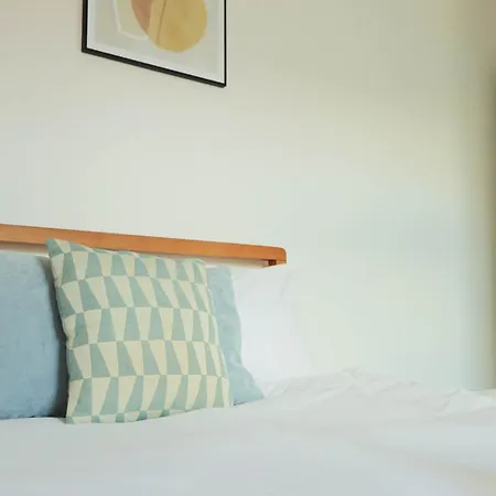 Cosy Two Bedroom Flat In The Poet Mews Apartman
