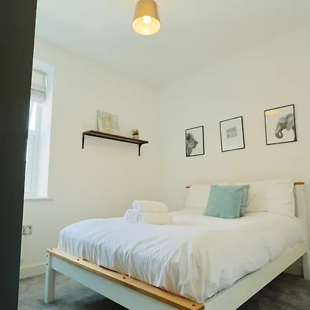 Cosy Two Bedroom Flat In The Poet Mews Apartment