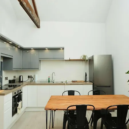 Apartment Cosy Two Bedroom Flat In The Poet Mews *