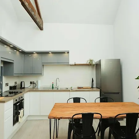 Διαμέρισμα Cosy Two Bedroom Flat In The Poet Mews *