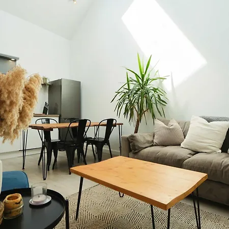 Cosy Two Bedroom Flat In The Poet Mews Bristol